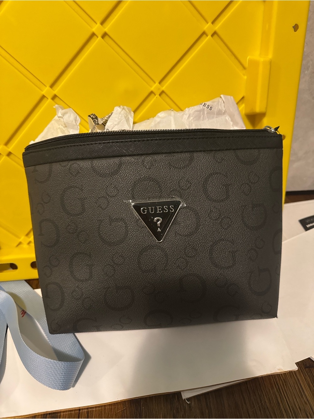 GUESS Black Logo-Print Cosmetic Pouch